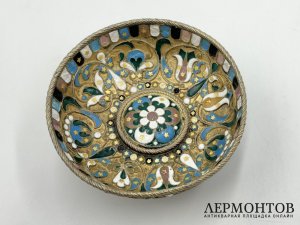 Солонка с эмалью. Россия, Овчинников, 1880-90-е гг. Серебро 84 пробы.