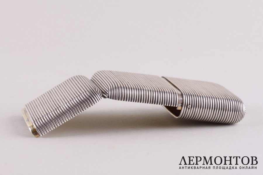 Портсигар рельефный. Фирма И. Хлебникова. Серебро 84 пробы. Россия, посл. четв. XIXв.