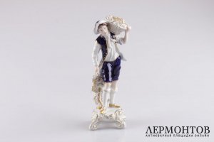 Статуэтка. Сборщик винограда. Фарфор, роспись. Royal Dux Bohemia, XX век.