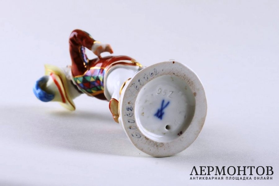 Статуэтка Персонаж из комедии Дель Арте. Германия, Meissen, нач. 20 в. Фарфор.