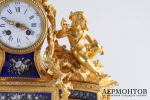 Каминные часы с фарфоровыми вставками в ст. Второго Ампира.  Париж, посл. треть 19 в.