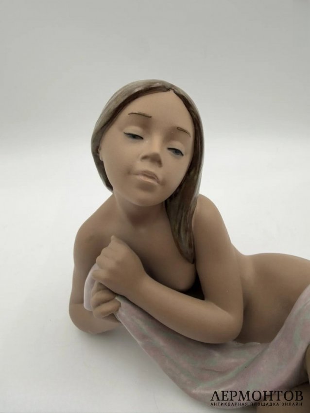 Статуэтка «Грация». Фарфор грес, Lladro, скульптор José Puche, Испания, 2000–2007 годы