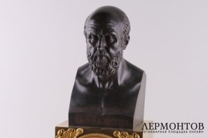 Часы с бюстом Гиппократа в стиле Ампир. Франция, Париж, 1800-е гг. Бронза, литье.