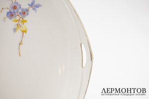 Блюдо в стиле модерн. Латвия, Рига, фабрика Кузнецова, 1937 год. Фарфор, деколь.