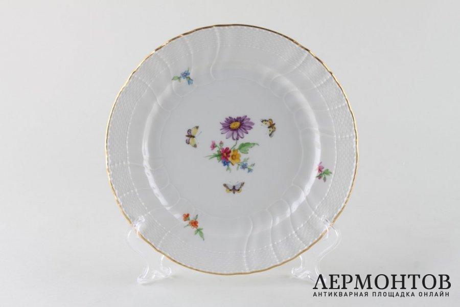Тарелка Цветы и бабочки. Фарфор, роспись. Германия, KPM, 1943-57.