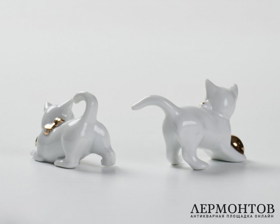 Статуэтка «Котёнок с золотым мячом». Фарфор, Metzler & Ortloff, Германия, 1950–1970-е годы