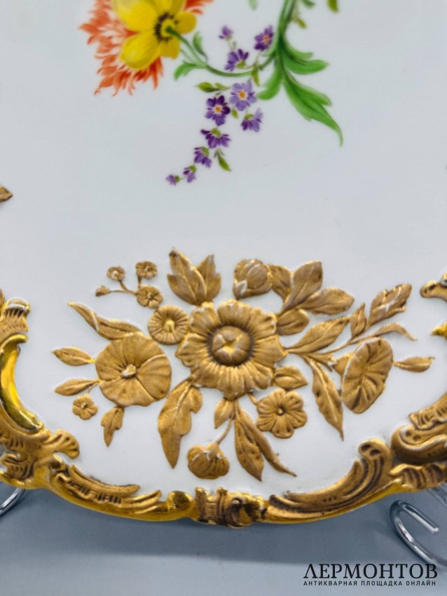 Настенное блюдо с цветами. Фарфор, лепка, роспись, Meissen, Германия, 1-я половина 20 века