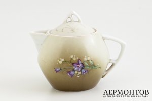Молочник в стиле модерн. Российская Империя, фабрика Гарднера, 1870-1890 г. Фарфор.