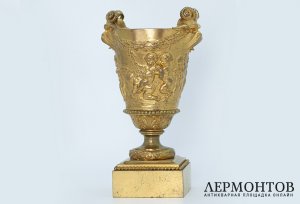 Ваза с маскаронами и играющими путти. мануфактура Paillard, 1850-1870 гг.  Бронза.
