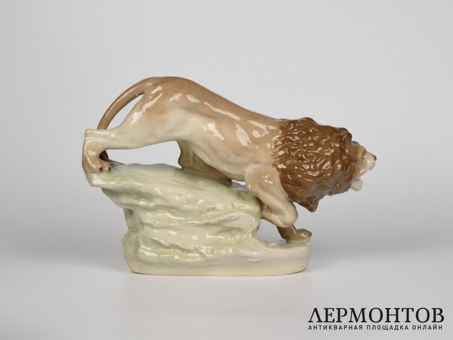 Статуэтка «Лев». Фарфор, Amphora, Чехословакия, начало XX века