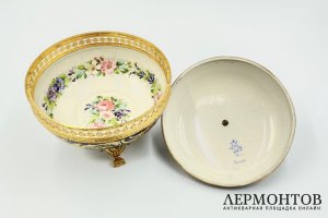 Конфетница в стиле Севр. Франция, кон. 19 - нач. 20 в. Фаянс, роспись, латунь.