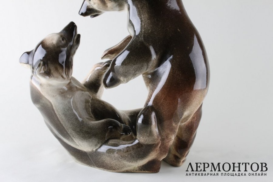 Играющие медвежата. Фарфор, аэрография, роспись. Чехословакия, до 1930-60е гг.