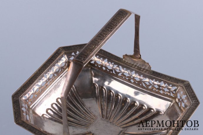 Вазочка сухарница. Яков Виберг. Серебро 84 пробы. Россия, Москва, 1839 г.