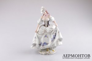Статуэтка. Девушка в шляпе. Фарфор, роспись. Royal Dux Bohemia, XX век.