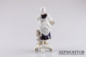 Статуэтка. Сборщица винограда. Фарфор, роспись. Royal Dux Bohemia, XX век.