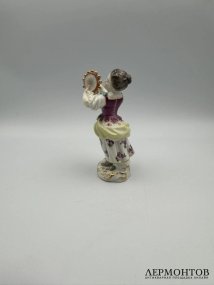 Статуэтка «Девочка с бубном». Фарфор, роспись, Meissen, Германия, начало 20 века