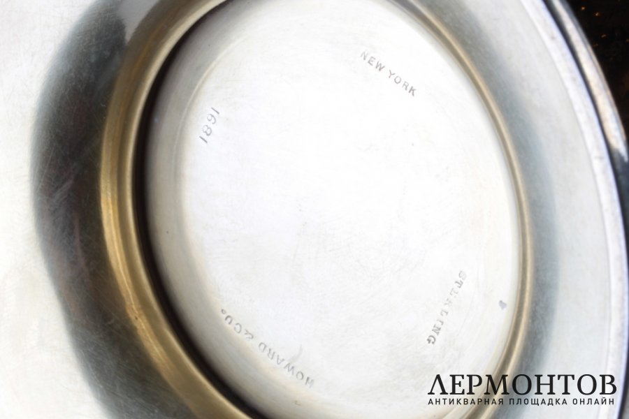 Кувшин с ручкой в виде виноградной лозы. США, Нью Йорк, фирма Howard amp Co., начало 20 в. Серебро 925.
