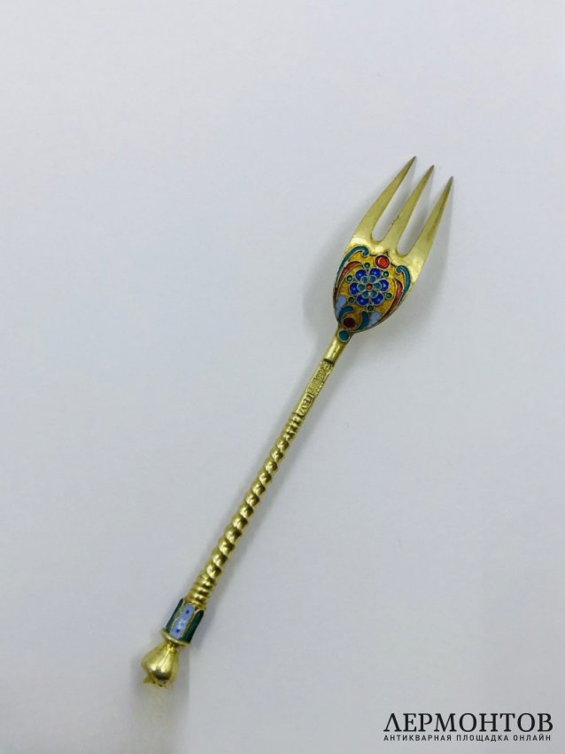 Вилка десертная. Серебро 84 пробы, эмаль по скани, А. Чеварзин, Россия, 1889 год