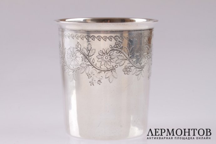 Большой стакан с цветочным орнаментом. Серебро 950 пробы. Конец XIX века. Франция