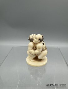 Нэцкэ «Борцы сумо». Кость, резьба, Япония, 19 век