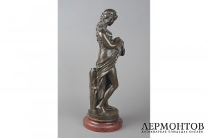 Скульптура Девочка с фруктами. Франция, Париж, автор мод. Clodion, 2 пол.19 в. Бронза