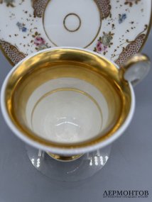 Кофейная пара с архитектурным пейзажем в стиле ампир. Фарфор, роспись, золочение, Германия, 1820–1840 годы