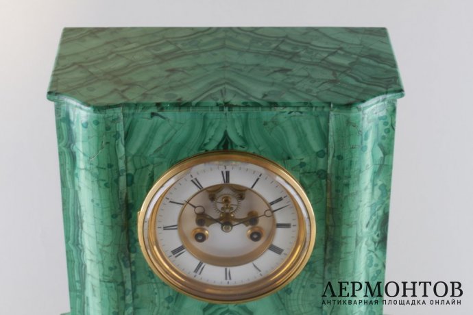 Малахитовые каминные часы. Россия, 1850-1860-е гг. Малахит, мозаика, эмаль, латунь.