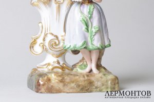 Статуэтка-карандашница Девушка-ромашка. Россия, Завод Миклашевского, сер. 19 в.