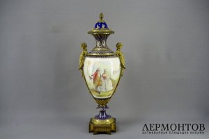 Декоративная ваза Влюбленные. Фарфор, бронза. Франция, Севр, 1787 год. Высота 53 см.