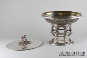 Подача для горячего в стиле ампир. Серебро 950 пробы. Франция, начало 19 века.