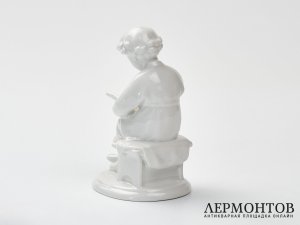 Статуэтка «Юный Ленин с книгой». Фарфор, ЛФЗ, СССР