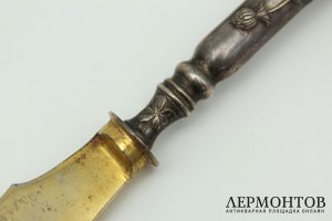 Набор сервировочных приборов в стиле модерн Клевер. Серебро 84 пр. Россия, 1899-1908.