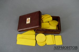 Подарочный набор игральных карт. Дерево, кожа. Европа, XIX век.