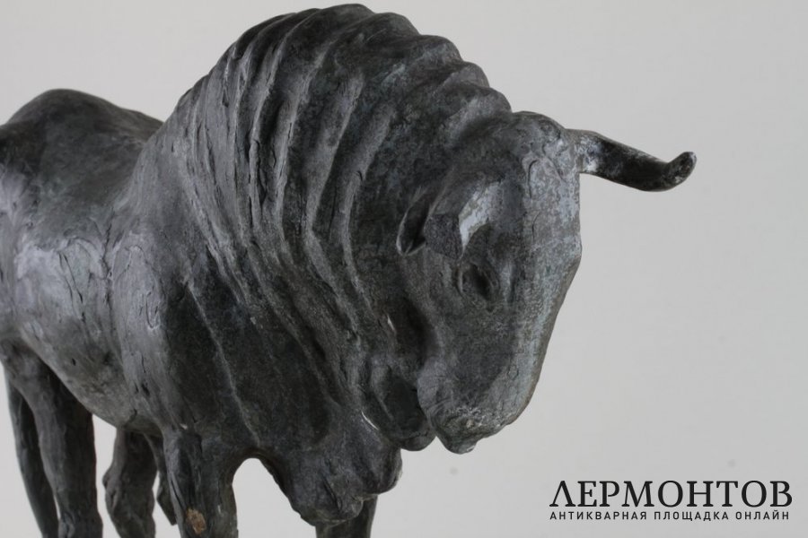 Антилопа гну. Скульптор - Андрей Марц. Силумин, мрамор. 1990-е гг.