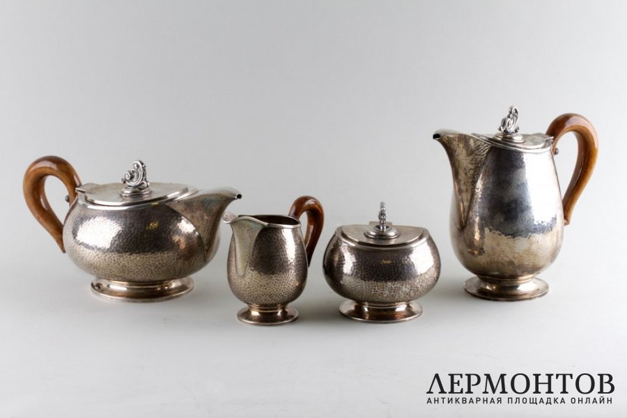 Чайно-кофейный сервиз в стиле art deco. Серебро 800 пробы. Италия, 1935-45 гг.