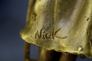 Девочка на стуле. Nick. Бронза. Франция, Париж, середина ХХ века. 21,0 см.