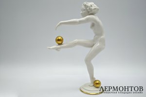 Статуэтка Девушка с мячом, ар-деко. Фарфор. Германия, Hutschenreuther, 1955-1968
