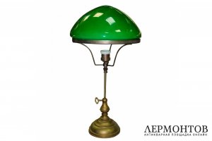 Лампа настольная со стеклянным зеленым абажуром. Европа, начало  XX в.