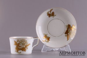 Чайная пара с изображением золотых астр. Россия, Бронницы