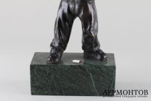 Скульптура Продавец газет. Западная Европа, 1920-1930-е гг. Бронза, кость.