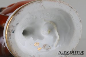 Статуэтка Белка. Фарфор, роспись.  Фабрика SCHNABEL  SON, Германия, 1924 год.