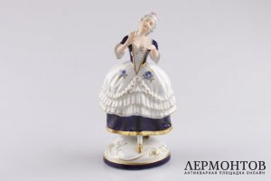 Статуэтка. Танцующая девушка. Фарфор, роспись. Royal Dux Bohemia, XX век.