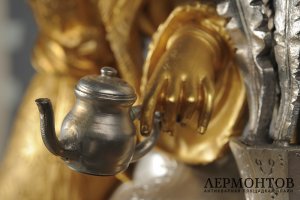 Часы каминные с фигурой китаянки. Западная Европа, конец 19 в.  Бронза.