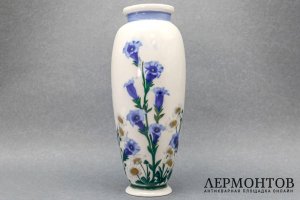 Ваза Горечавки и ромашки. СССР, Дулево, А. Гофман, 1937 г. Фарфор, роспсиь. 