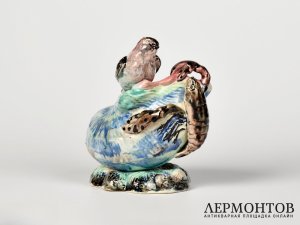 Ваза «Ласточка и рак». Фарфор, Европа, начало XX века