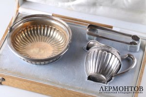 Чайный набор в родной коробке. Молочник, сахарница, щипцы. Россия, мастер СП, 84 пр.