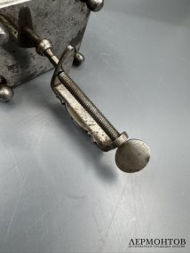 Швейка со съёмной крышкой и зажимом-птичкой. Сталь, золотая насечка, Т. И. Свечнин, Россия, 19 век