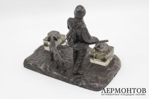 Чернильница Охотник с собакой. Металлический сплав. Российская империя, начало ХХ в. 