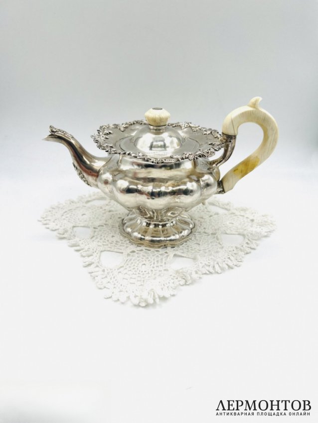 Чайник с цветочным декором. Серебро 84 пробы, кость, Россия, 1843 год