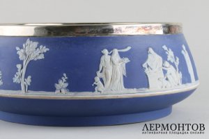 Салатник с приборами. Бисквитный фарфор. Англия, Веджвуд, 1919-1945.